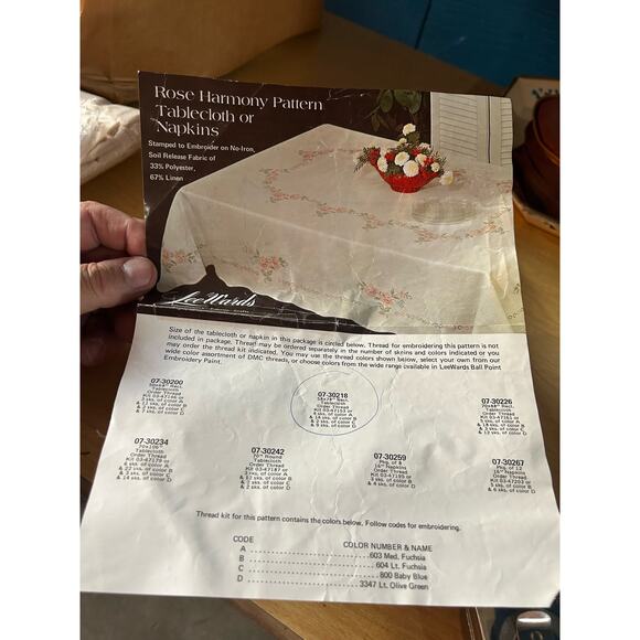 Vintage complete embroidery kit Lee Wards Rose Harmony 58”x78” rect tablecloth - Picture 3 of 6